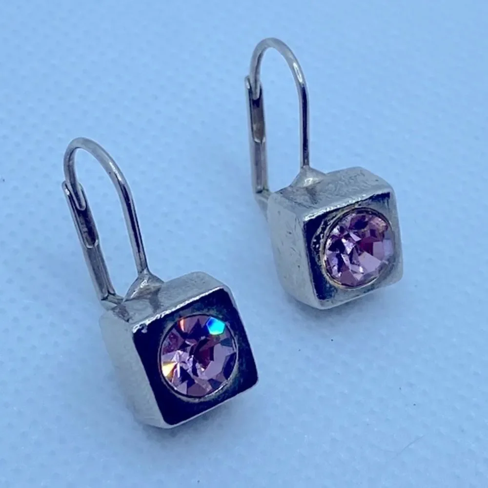 💛 Y2K Silver Plated Square Pink Rhinestone Hook Back Earrings - Picture 3 of 7